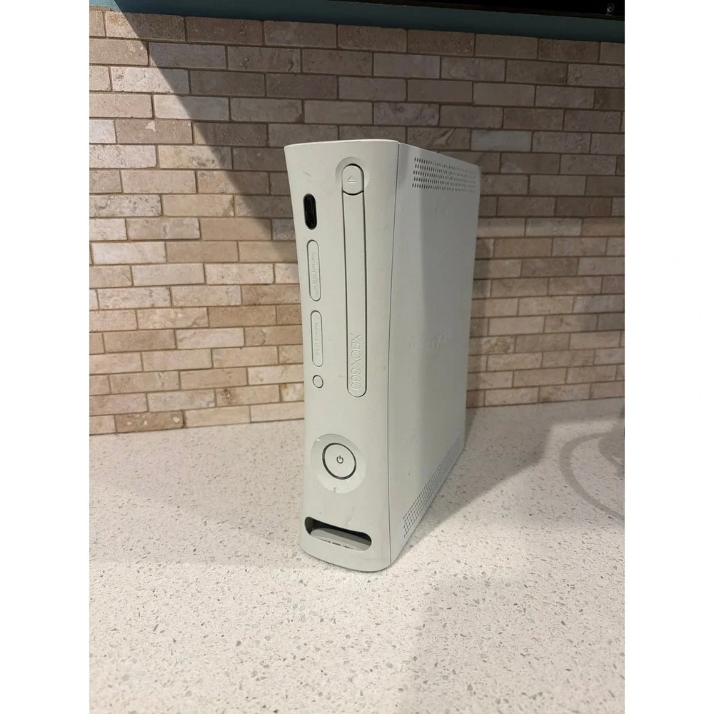 Xbox 360 Pro White Console Bundle with Games‎